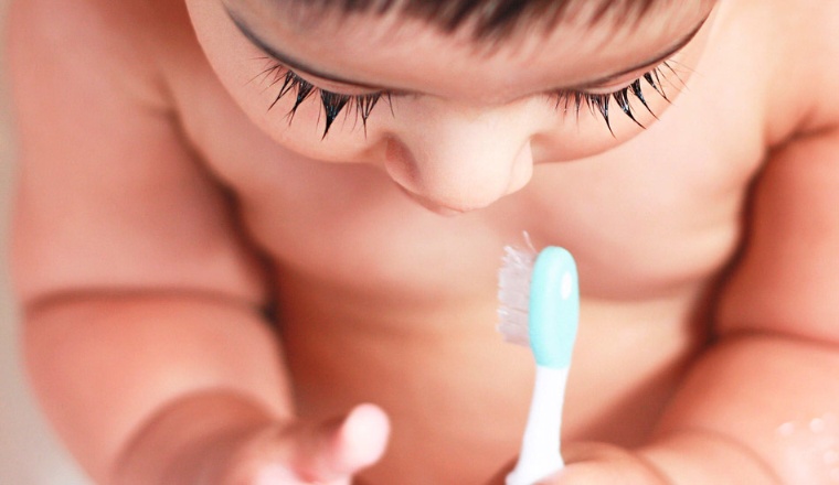 Bebeklerin Dişlerini Nasıl Temizleyebilirsiniz?